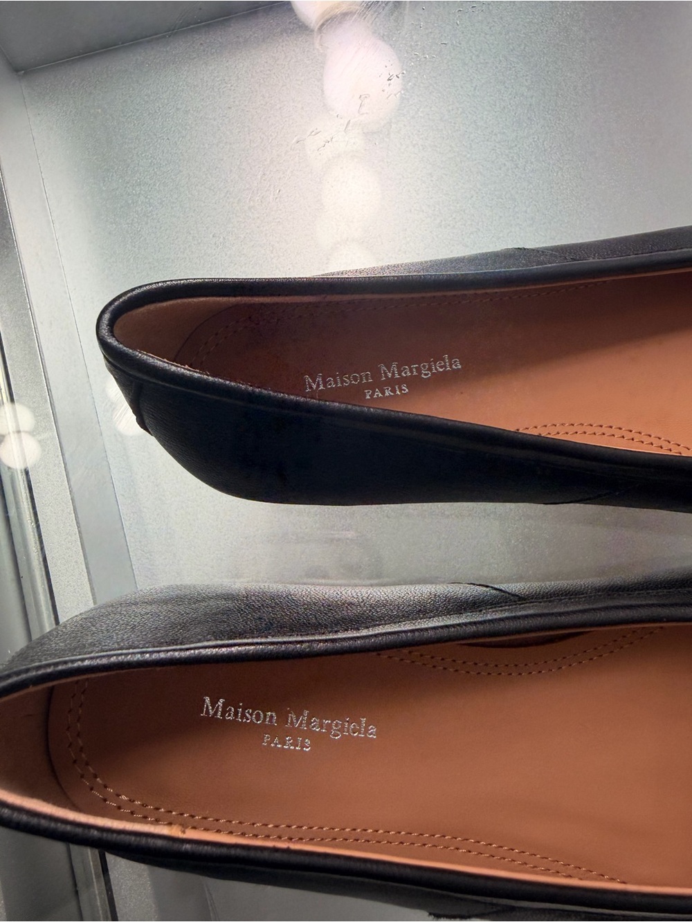 Maison Martin Margiela Black Split-Toe Leather Ballet Flats - Picture 2 of 5